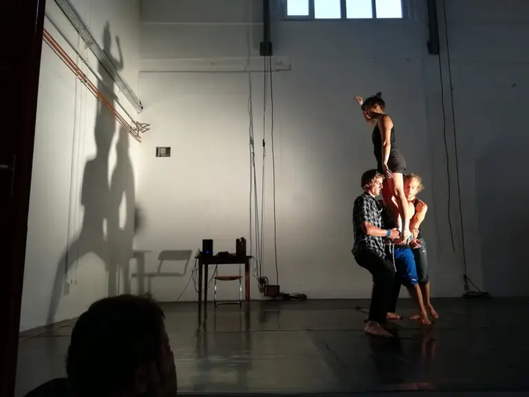 Inspiral Circus rezidencia program Choking Feathers_2019